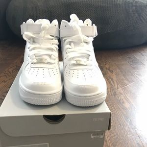 Nike Air Force 1 ‘07 Mid WMNS 7.5 US